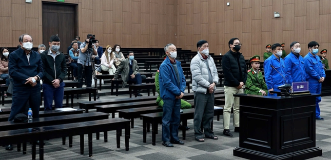 Các bị cáo tại phiên tòa sơ thẩm.