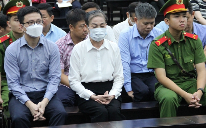 Bị cáo Hoàng Thị Thúy Lan (cựu Bí thư Tỉnh ủy Vĩnh Phúc) là một trong những người nhận hối lộ nhiều nhất. Bị cáo Hoàng Thị Thúy Lan (cựu Bí thư Tỉnh ủy Vĩnh Phúc) là một trong những người nhận hối lộ nhiều nhất.