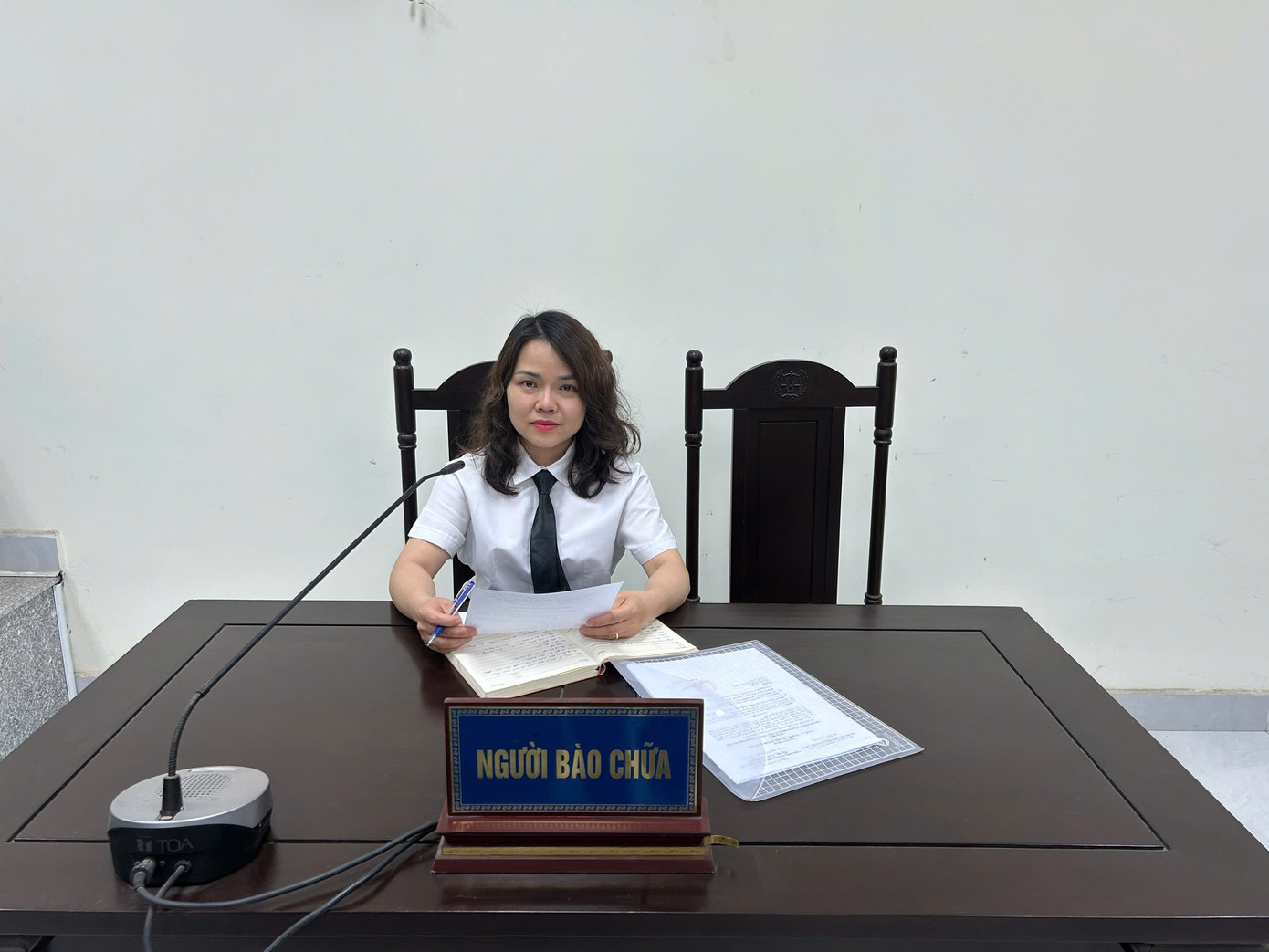 Trợ giúp viên Nguyễn Thị Thanh Xuân làm công tác TGPL tại một phiên tòa.