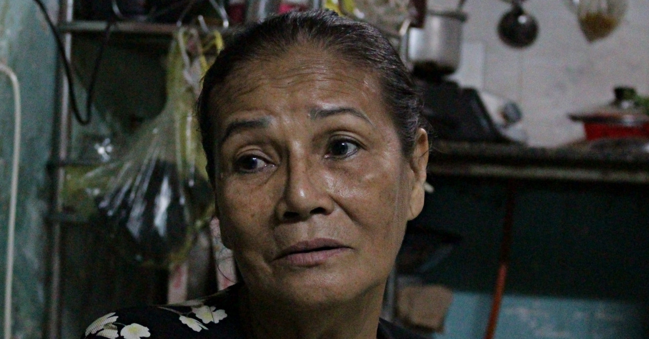 Bà Nhung buồn rười rượi khi chia sẻ về cuộc đời lắm thăng trầm sau lần trúng số độc đắc. Ảnh: Hà Nguyễn.