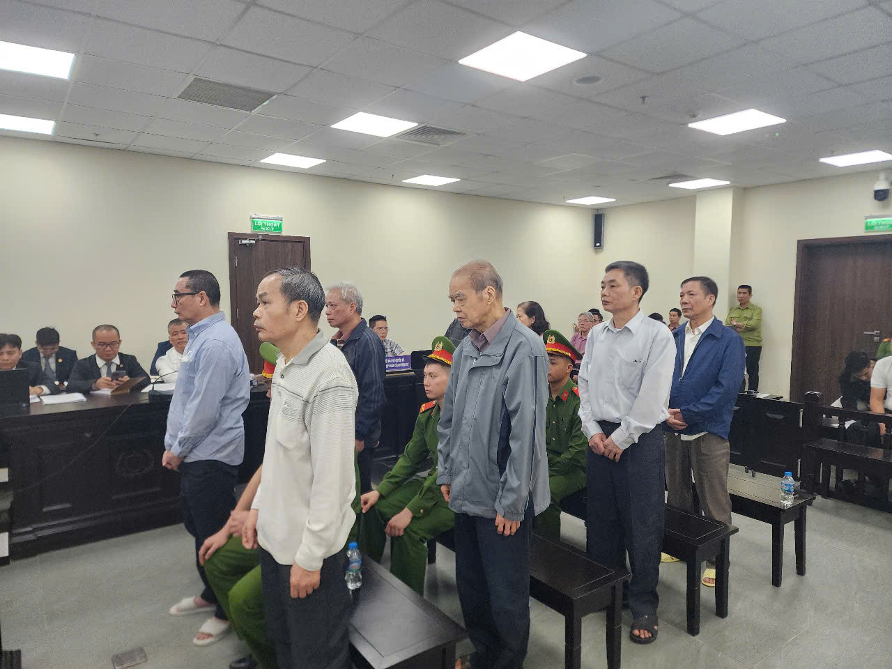 Các bị cáo tại phiên tòa.