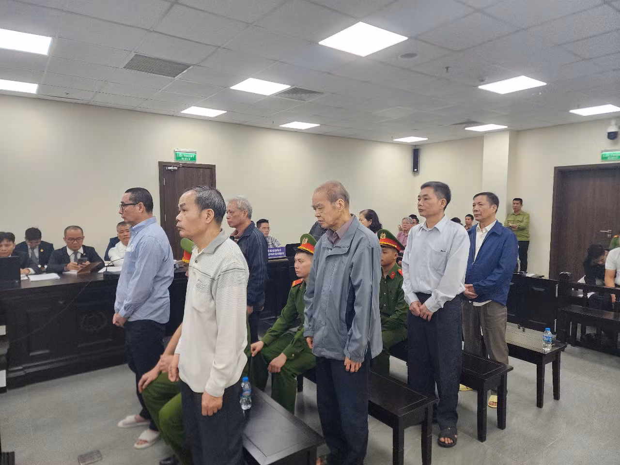 Các bị cáo tại phiên tòa.