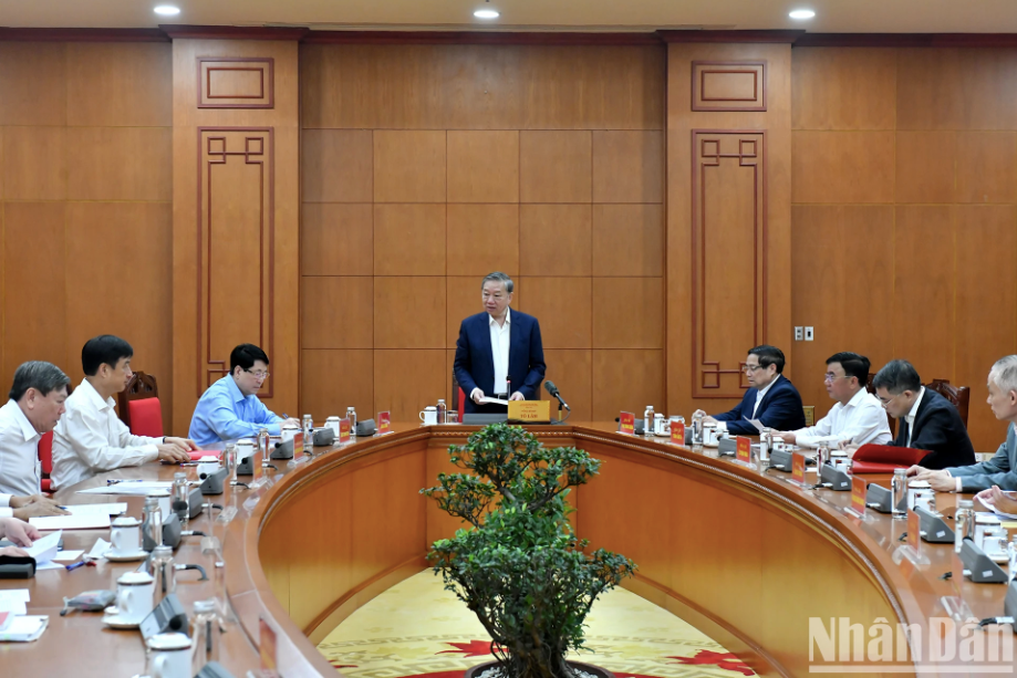 Quang cảnh cuộc họp. Quang cảnh cuộc họp.