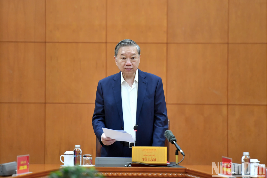 Tổng Bí thư Tô Lâm phát biểu chỉ đạo cuộc họp Tiểu ban Nhân sự Đại hội XIV của Đảng. Tổng Bí thư Tô Lâm phát biểu chỉ đạo cuộc họp Tiểu ban Nhân sự Đại hội XIV của Đảng.
