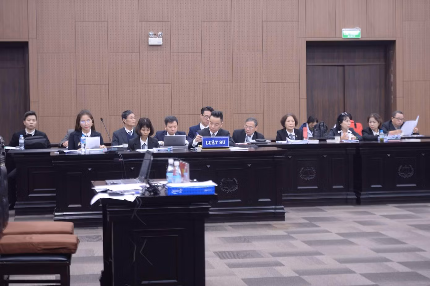 Nhóm luật sư tham gia bào chữa cho bị cáo. Nhóm luật sư tham gia bào chữa cho bị cáo.