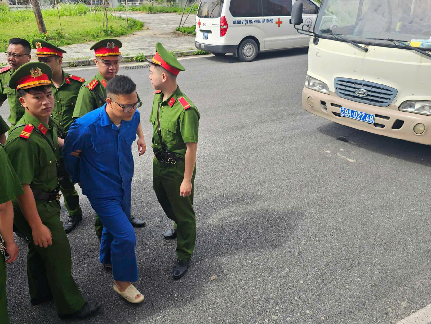 27 bị cáo trong vụ án bị truy tố về 6 tội danh khác nhau, trong đó có cả tội buôn lậu. Cơ quan truy tố quy kết sai phạm của nhóm bị cáo gây thiệt hại 736 tỷ đồng. Phiên tòa dự kiến diễn ra trong 10 ngày.