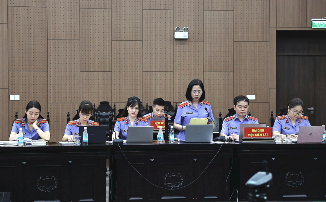 Nhóm Kiểm sát viên thực hiện quyền công tố và kiểm sát xét xử.