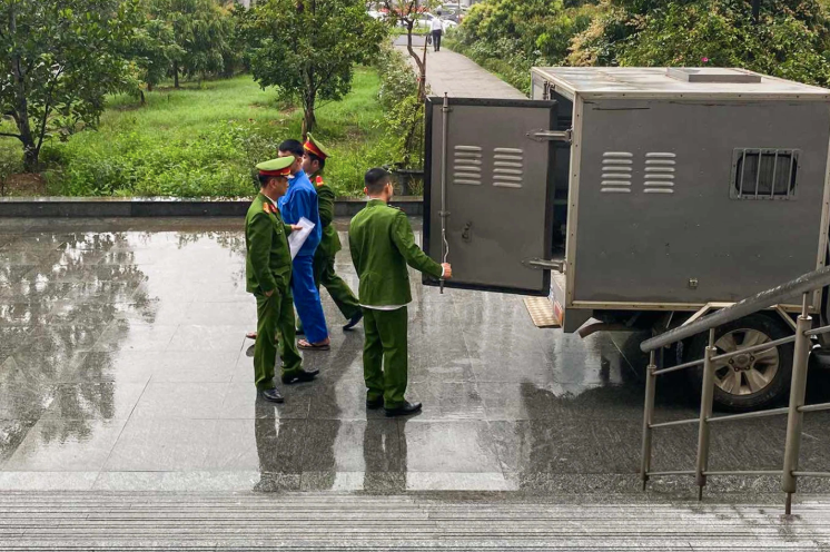 Bị cáo Trương Văn Minh được dẫn giải đến tòa.