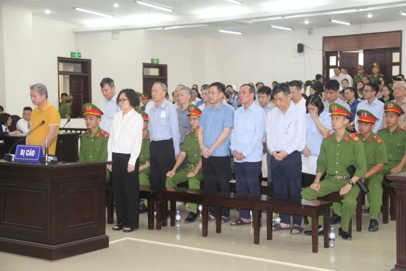 Các bị cáo tại phiên tòa phúc thẩm. Các bị cáo tại phiên tòa phúc thẩm.