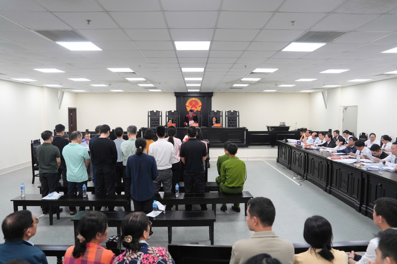 Nhóm bị cáo bị quy kết vận chuyển gần nửa tỷ USD qua biên giới. Nhóm bị cáo bị quy kết vận chuyển gần nửa tỷ USD qua biên giới.