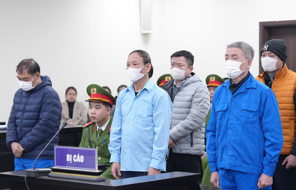 Các bị cáo tại phiên tòa sơ thẩm. Các bị cáo tại phiên tòa sơ thẩm.