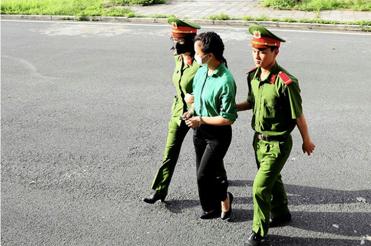 27 bị cáo trong vụ án bị truy tố về 6 tội danh khác nhau, trong đó có cả tội buôn lậu. Cơ quan truy tố quy kết sai phạm của nhóm bị cáo gây thiệt hại 736 tỷ đồng. Phiên tòa dự kiến diễn ra trong 10 ngày.