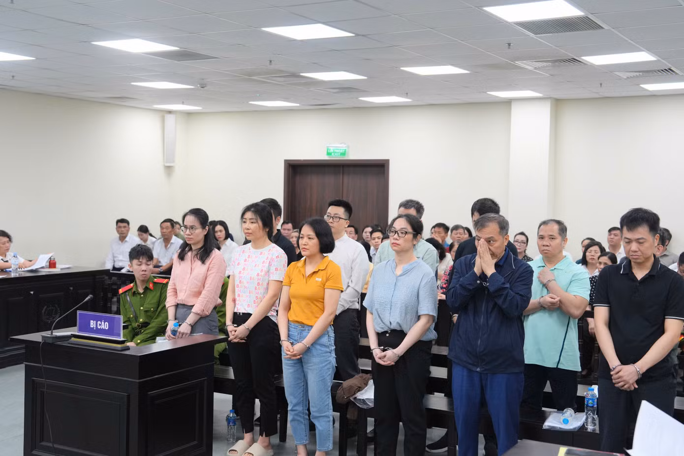 Các bị cáo tại phiên tòa. Các bị cáo tại phiên tòa.