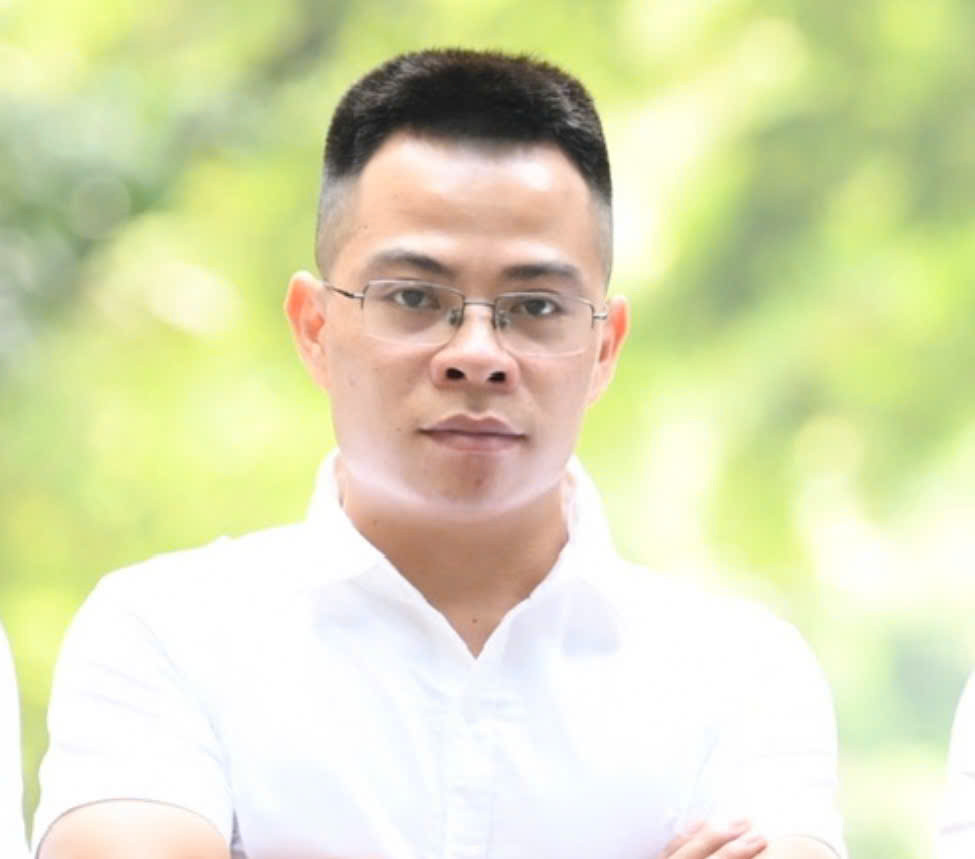 Nhà báo Hoàng Cư (bút danh Hoàng An - Phóng viên Ban Thời sự, Báo Tiền Phong) Nhà báo Hoàng Cư (bút danh Hoàng An - Phóng viên Ban Thời sự, Báo Tiền Phong)