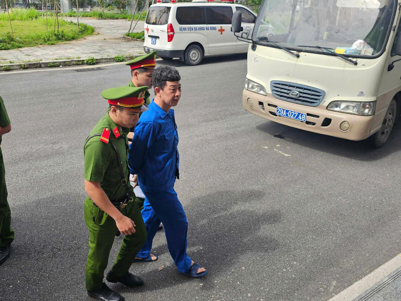 27 bị cáo trong vụ án bị truy tố về 6 tội danh khác nhau, trong đó có cả tội buôn lậu. Cơ quan truy tố quy kết sai phạm của nhóm bị cáo gây thiệt hại 736 tỷ đồng. Phiên tòa dự kiến diễn ra trong 10 ngày.