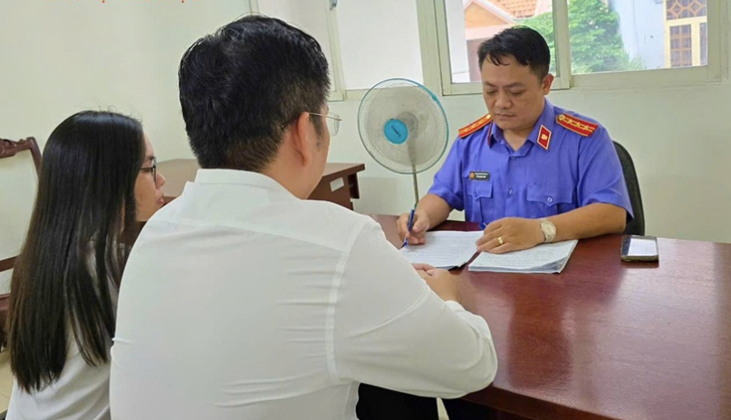 Cơ quan điều tra Viện kiểm sát làm việc với các luật sự. Cơ quan điều tra Viện kiểm sát làm việc với các luật sự.