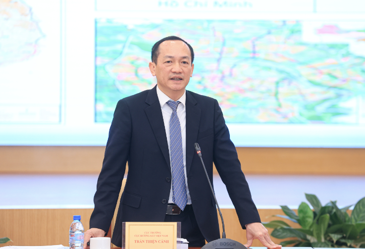 Ông Trần Thiện Cảnh - Cục trưởng Cục Đường sắt Việt Nam - thông tin cụ thể nhu cầu phát triển công nghiệp đường sắt. Ảnh: Tạ Hải.