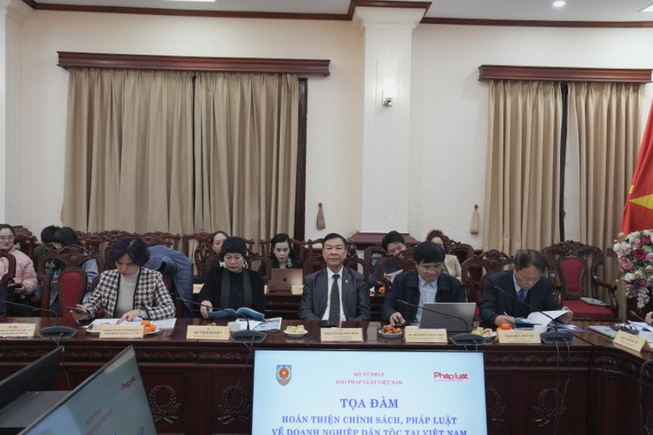 Các đại biểu tham dự tọa đàm.