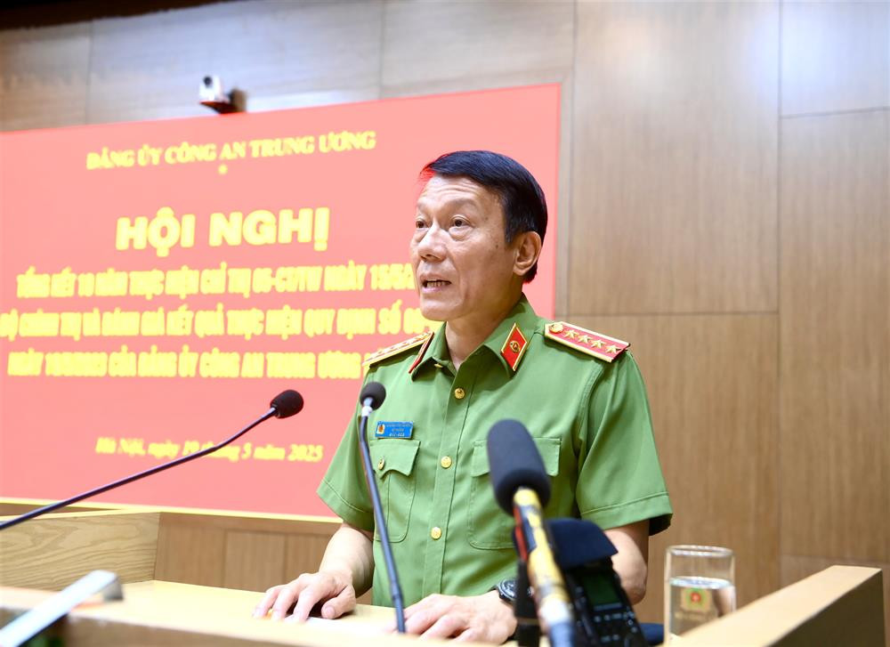 Bộ trưởng Lương Tam Quang. Bộ trưởng Lương Tam Quang.