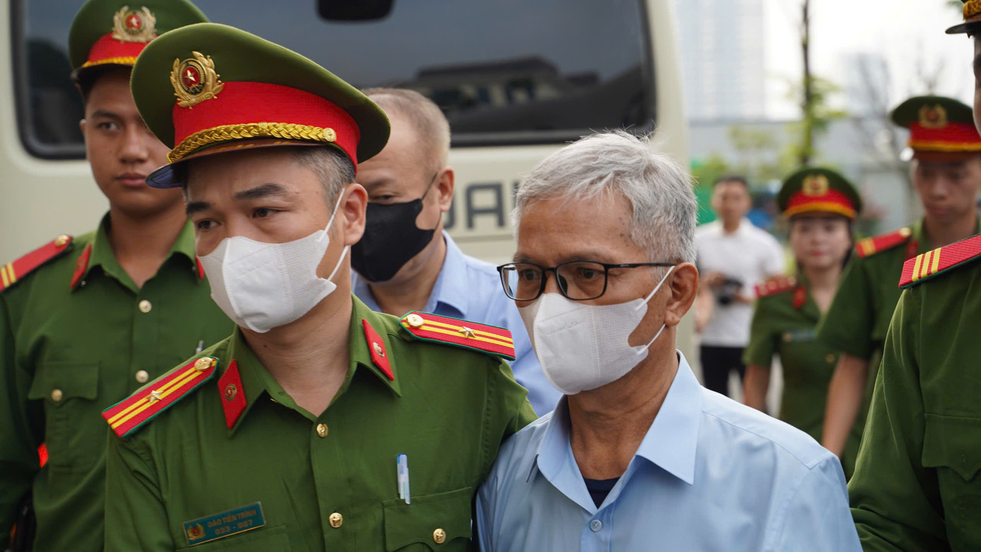 Tại giai đoạn điều tra, cảnh sát đã thu 41,5 tỷ đồng, 534 lượng vàng SJC, 1,1 triệu USD và các bị can, người liên quan nộp khắc phục hậu quả 118 triệu đồng, 900.000 USD. Trong giai đoạn truy tố, các bị can, người liên quan nộp khắc phục thêm gần 67 tỷ đồng. Tại giai đoạn điều tra, cảnh sát đã thu 41,5 tỷ đồng, 534 lượng vàng SJC, 1,1 triệu USD và các bị can, người liên quan nộp khắc phục hậu quả 118 triệu đồng, 900.000 USD. Trong giai đoạn truy tố, các bị can, người liên quan nộp khắc phục thêm gần 67 tỷ đồng.