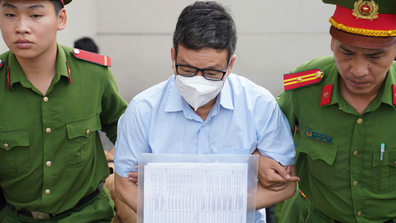 Trong số 41 bị cáo có 5 người là cựu Bí thư các tỉnh: Vĩnh Phúc, Phú Thọ, Quảng Ngãi. Trong số 41 bị cáo có 5 người là cựu Bí thư các tỉnh: Vĩnh Phúc, Phú Thọ, Quảng Ngãi.