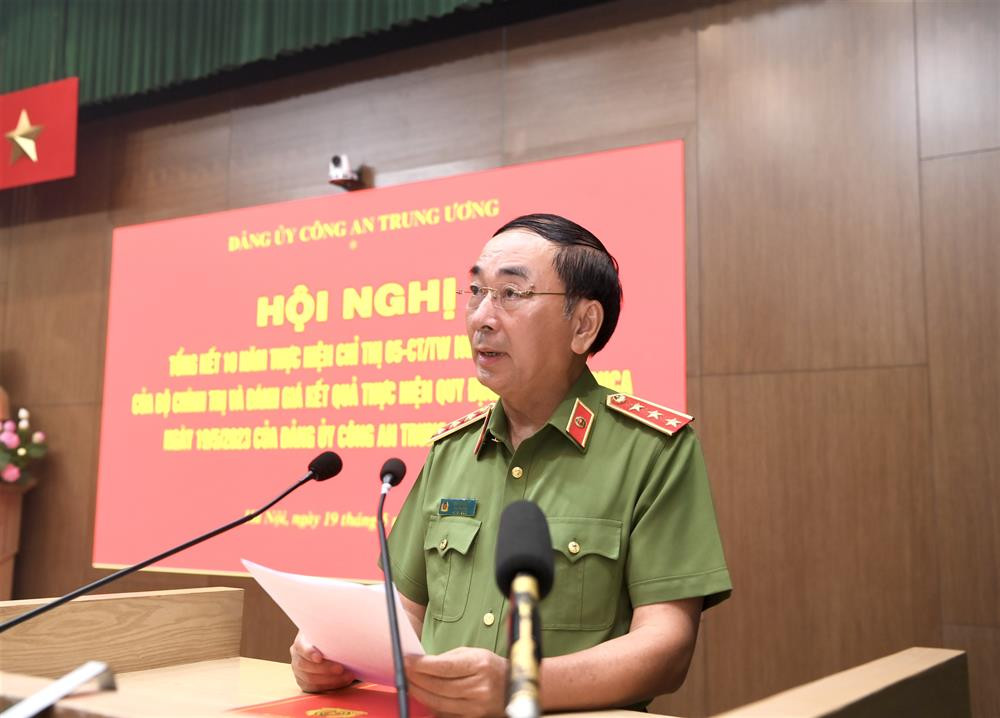 Thứ trưởng Trần Quốc Tỏ điều hành tham luận tại Hội nghị Thứ trưởng Trần Quốc Tỏ điều hành tham luận tại Hội nghị