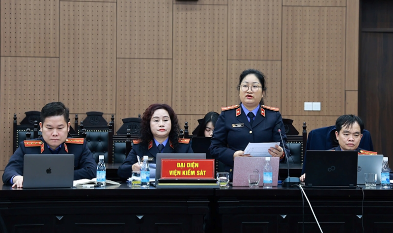 Đại diện Viện kiểm sát giữ quyền công tố và kiểm sát hoạt động xét xử.