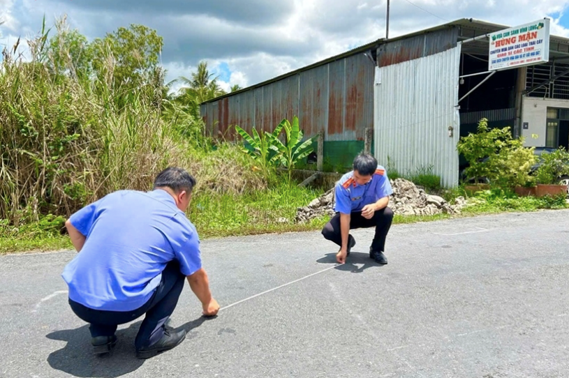 Ghi nhận lại hiện trường vụ tai nạn.
