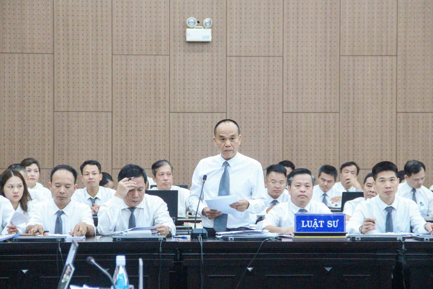 Luật sư Bùi Đình Ứng, bào chữa cho bị cáo Nguyễn Văn Hậu. Luật sư Bùi Đình Ứng, bào chữa cho bị cáo Nguyễn Văn Hậu.