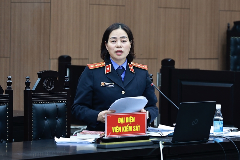 Đại diện Viện kiểm sát luận tội bị cáo. Đại diện Viện kiểm sát luận tội bị cáo.