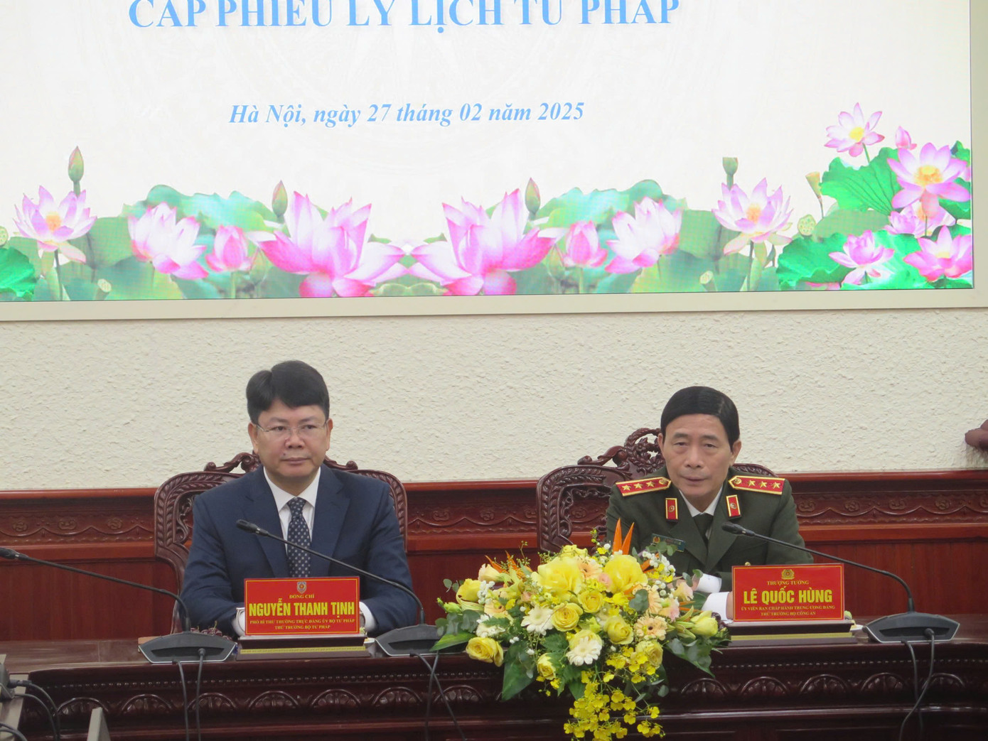 Thứ trưởng Bộ Tư pháp Nguyễn Thanh Tịnh và Thứ trưởng Bộ Công an Lê Quốc Hùng tại buổi lễ bàn giao. Thứ trưởng Bộ Tư pháp Nguyễn Thanh Tịnh và Thứ trưởng Bộ Công an Lê Quốc Hùng tại buổi lễ bàn giao.