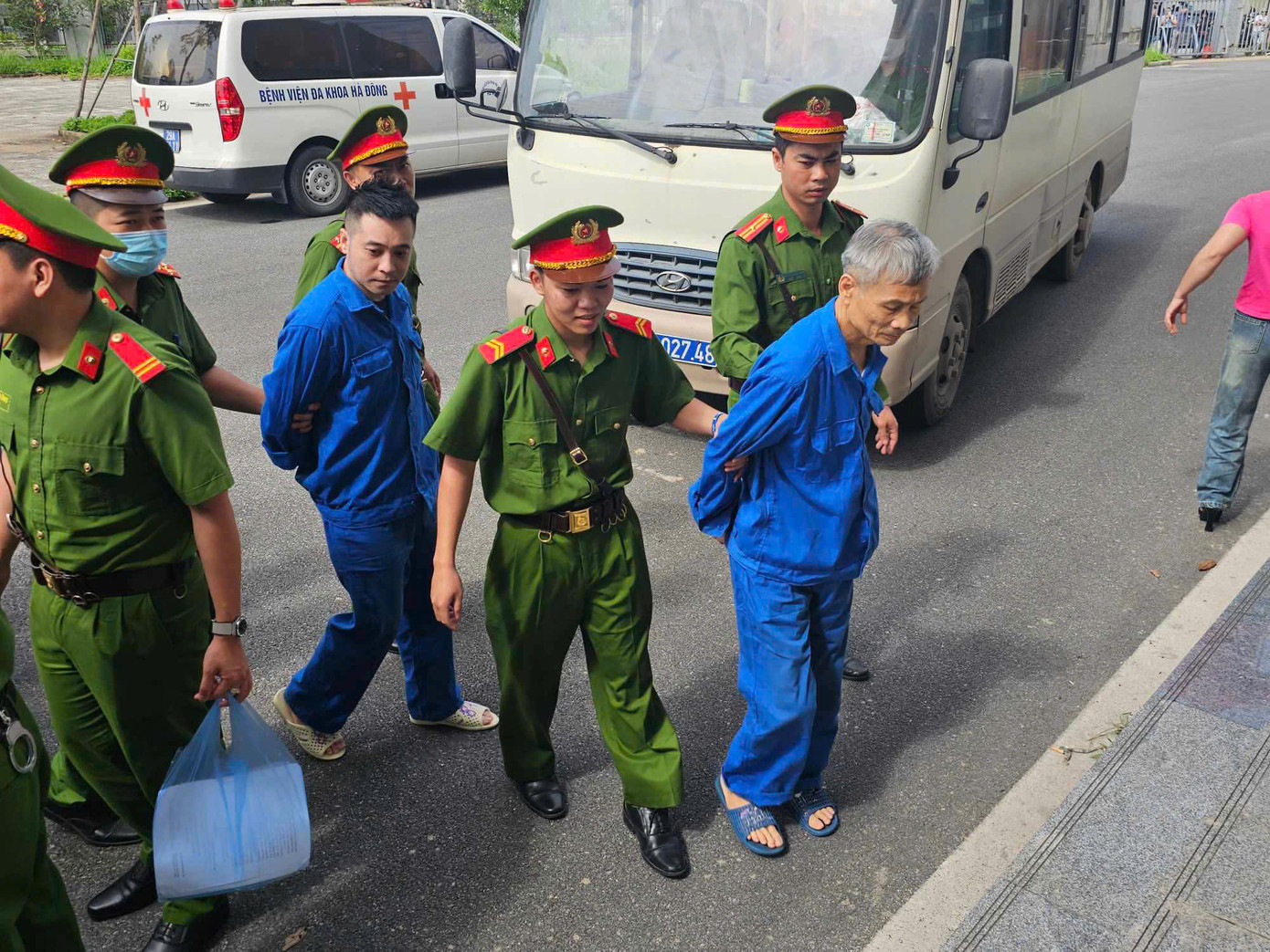 27 bị cáo trong vụ án bị truy tố về 6 tội danh khác nhau, trong đó có cả tội buôn lậu. Cơ quan truy tố quy kết sai phạm của nhóm bị cáo gây thiệt hại 736 tỷ đồng. Phiên tòa dự kiến diễn ra trong 10 ngày.