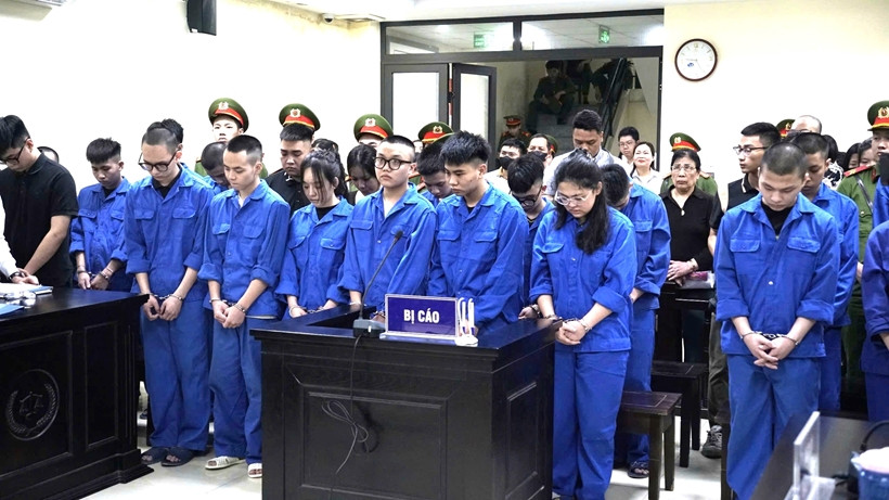 Nhóm bị cáo tại phiên tòa.