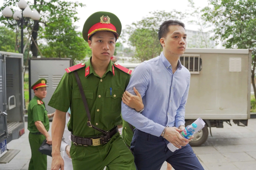 Nguyễn Hữu Khải, cựu Trưởng Phòng kinh doanh mua điện, Công ty Mua bán điện, EVN. Nguyễn Hữu Khải, cựu Trưởng Phòng kinh doanh mua điện, Công ty Mua bán điện, EVN.