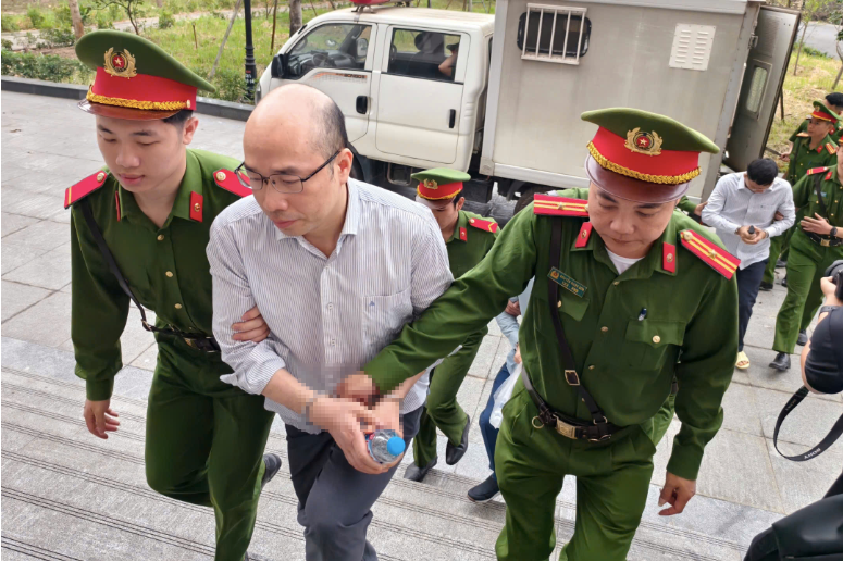 Trương Hoàng Dũng, cựu chuyên viên Phòng Kỹ thuật và Công nghệ thông tin, Công ty Mua bán điện, EVN. Trương Hoàng Dũng, cựu chuyên viên Phòng Kỹ thuật và Công nghệ thông tin, Công ty Mua bán điện, EVN.