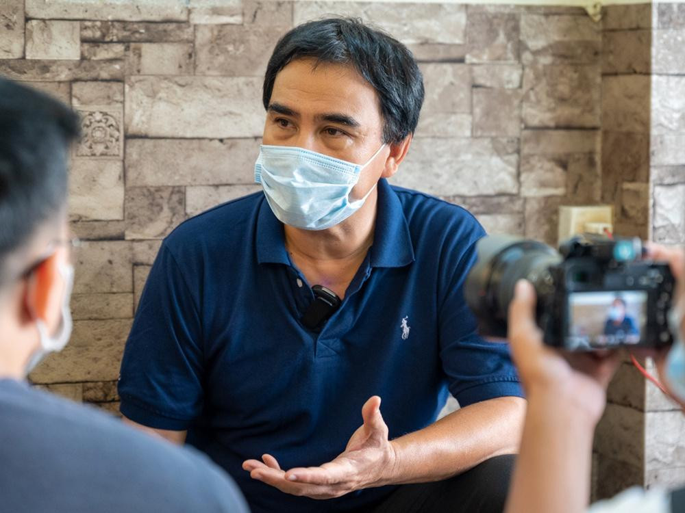 Quyền Linh vẫn miệt mài đi miền Tây giúp người dân. Quyền Linh vẫn miệt mài đi miền Tây giúp người dân.