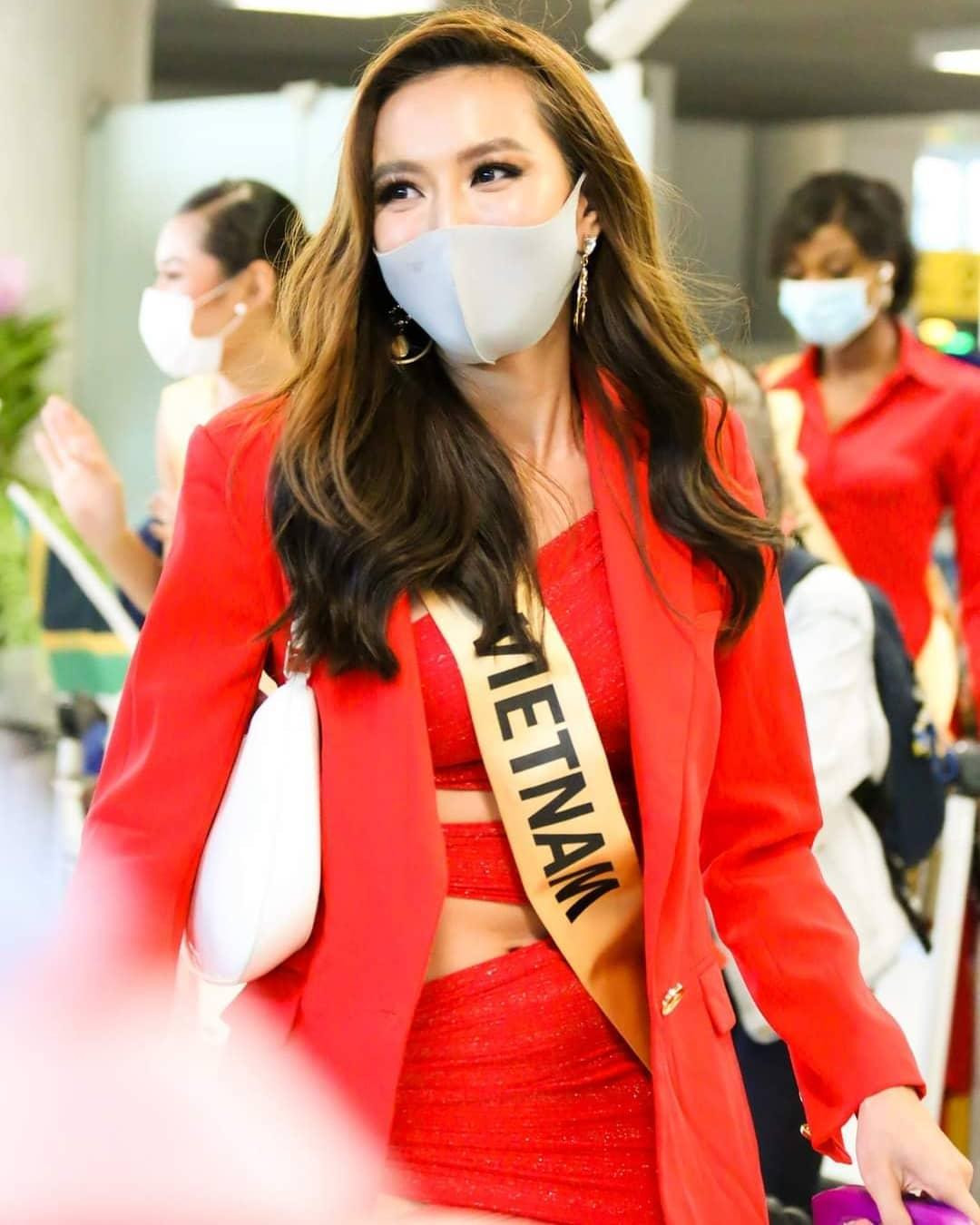 Thuỳ Tiên thường xuyên xuất hiện trong ống kính phóng viên quốc tế.