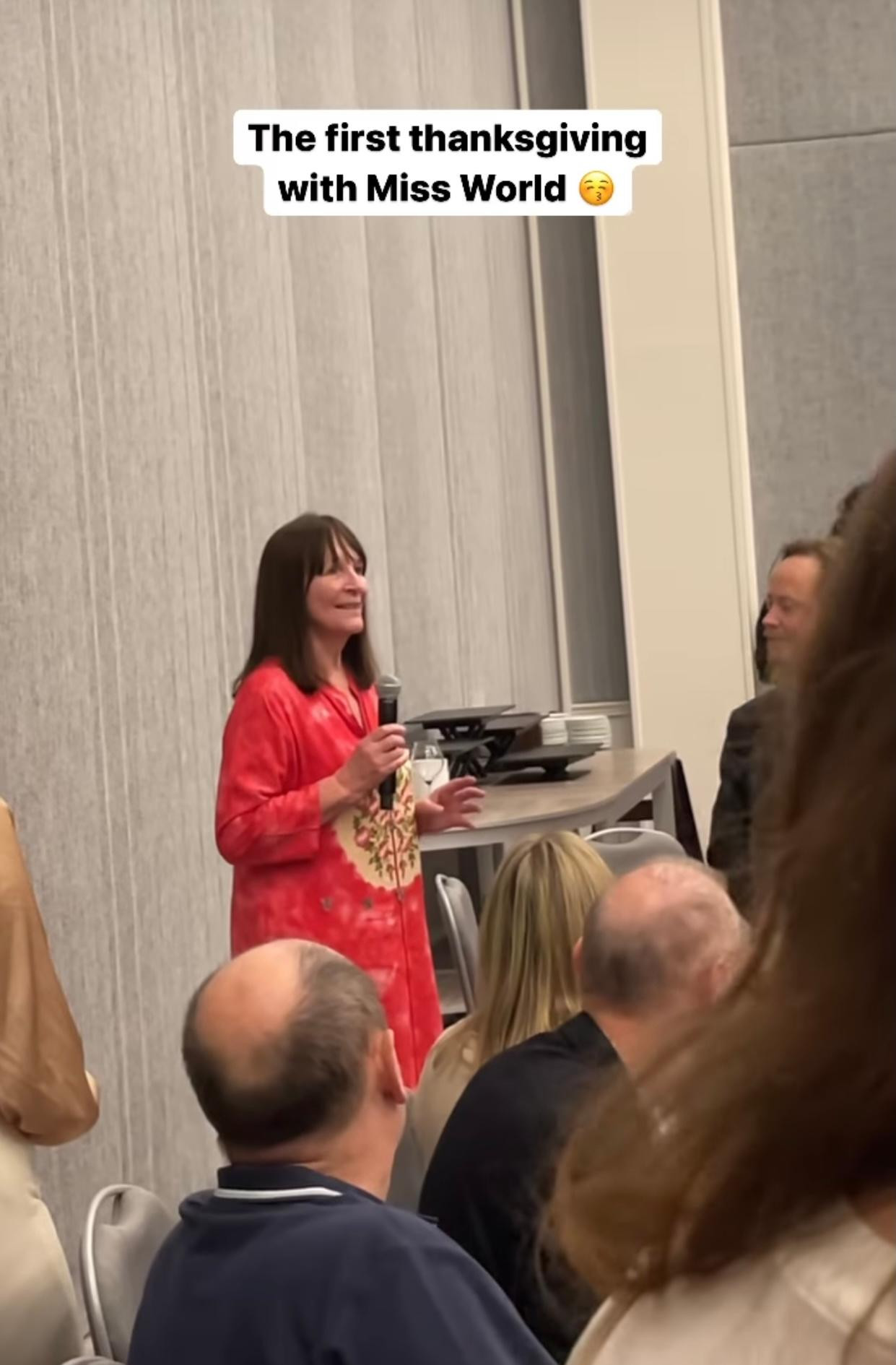 Người đẹp xứ Thanh có dịp diện kiến bà Julia Morley - chủ tịch của cuộc thi Miss World.