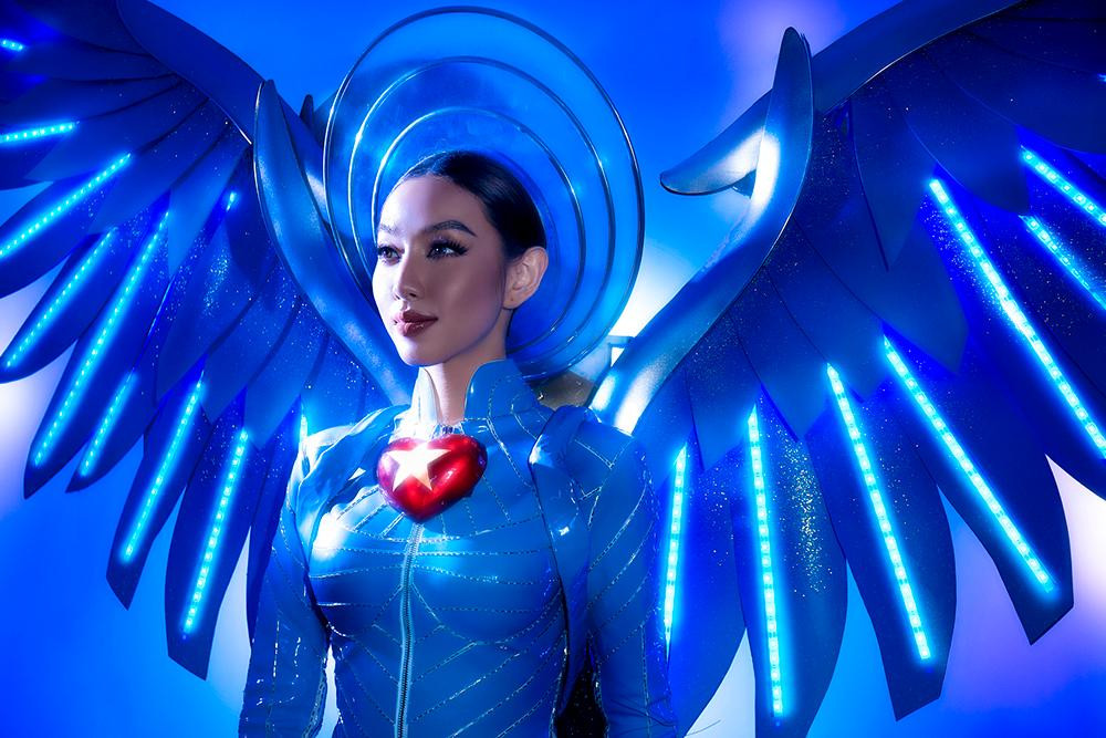 Bộ trang phục dân tộc "Thiên thần Áo xanh" của Thuỳ Tiên chính thức được giới thiệu.