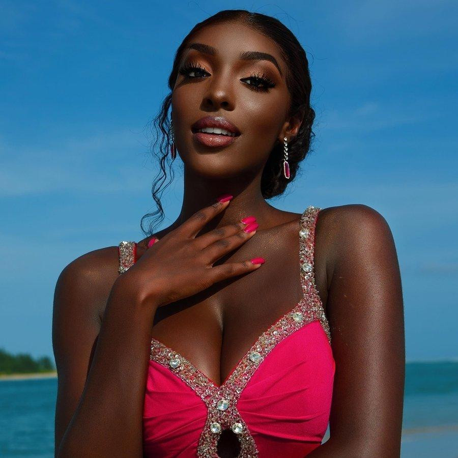 Mỹ nhân đại diện cho Cote d'Ivoire - Olivia Yacé được coi là 'búp bê da màu' của cuộc thi Miss World năm nay.