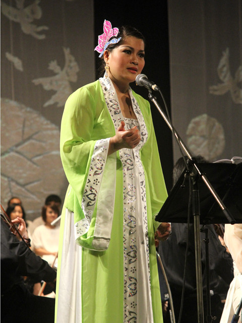 Nghệ sĩ Vành Khuyên hóa thân vào vai nàng Kiều