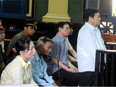 “Cứ thấy đưa là xử lý thì không ai tố cáo”