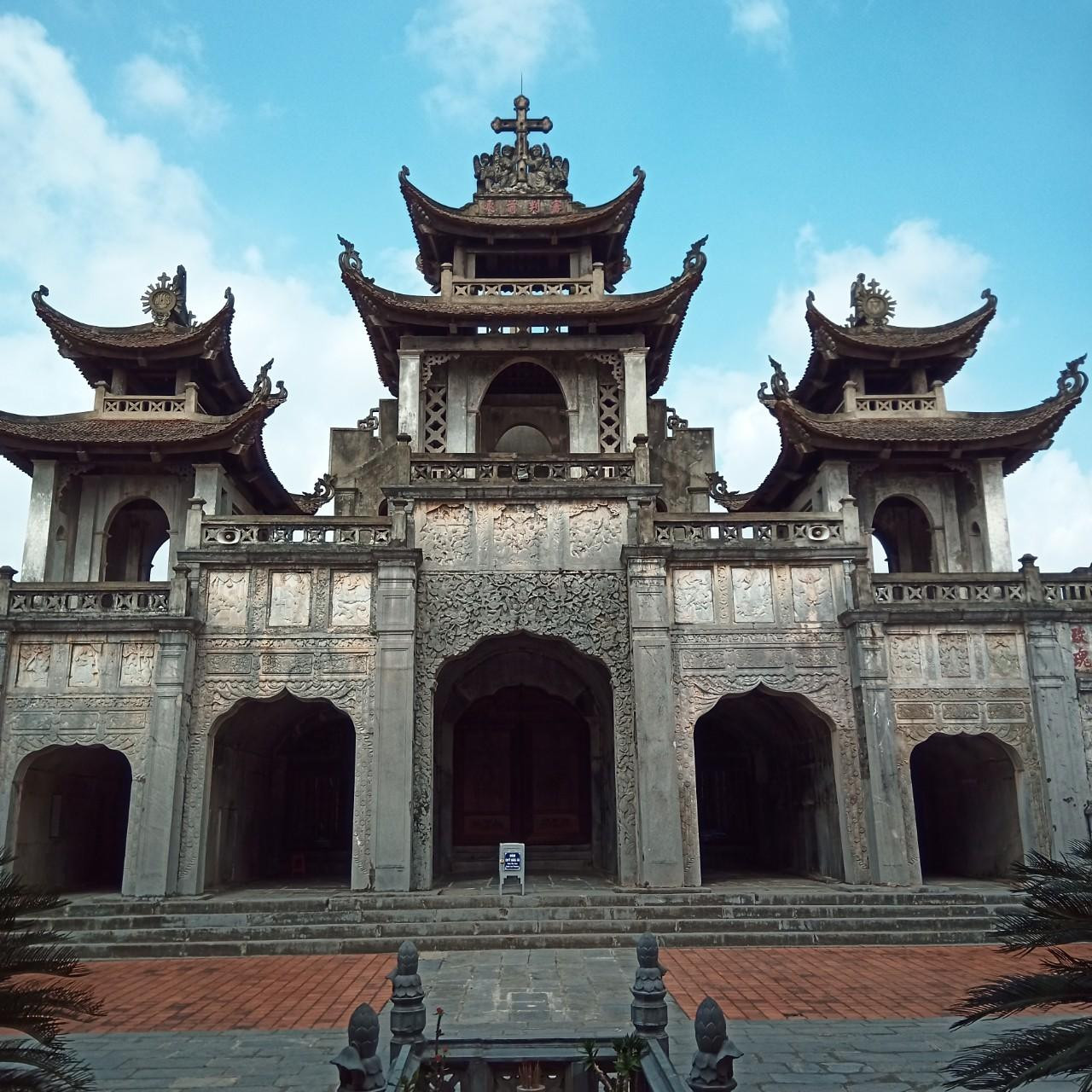 Khu vực cuối Nhà thờ Chính toà Phát Diệm. Ảnh: M.Đ