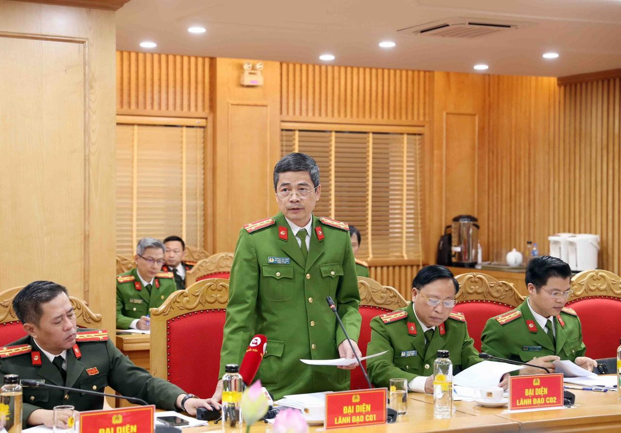 Đại diện Văn phòng Cơ quan CSĐT Bộ Công an trả lời phóng viên.