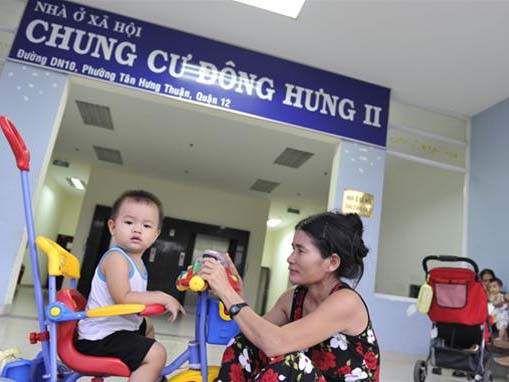 Nhiều gia đình đã có được nhà ở qua chương trình phát triển nhà ở xã hội tại TP.HCM. Tuy nhiên, theo người dân, Nhà nước cần linh hoạt hơn trong việc thanh toán mua nhà. Trong ảnh: dự án nhà ở xã hội, chung cư Đông Hưng II. Nhiều gia đình đã có được nhà ở qua chương trình phát triển nhà ở xã hội tại TP.HCM. Tuy nhiên, theo người dân, Nhà nước cần linh hoạt hơn trong việc thanh toán mua nhà. Trong ảnh: dự án nhà ở xã hội, chung cư Đông Hưng II