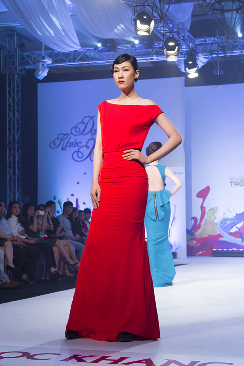 Ngọc Thúy trình diễn váy dạo phố và dạ hội