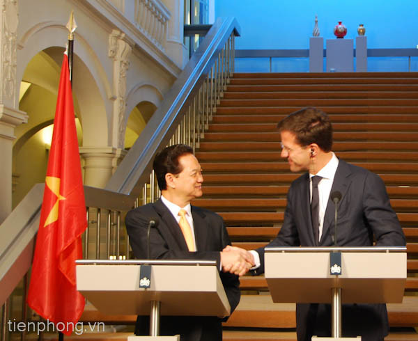 Hai Thủ tướng họp báo 