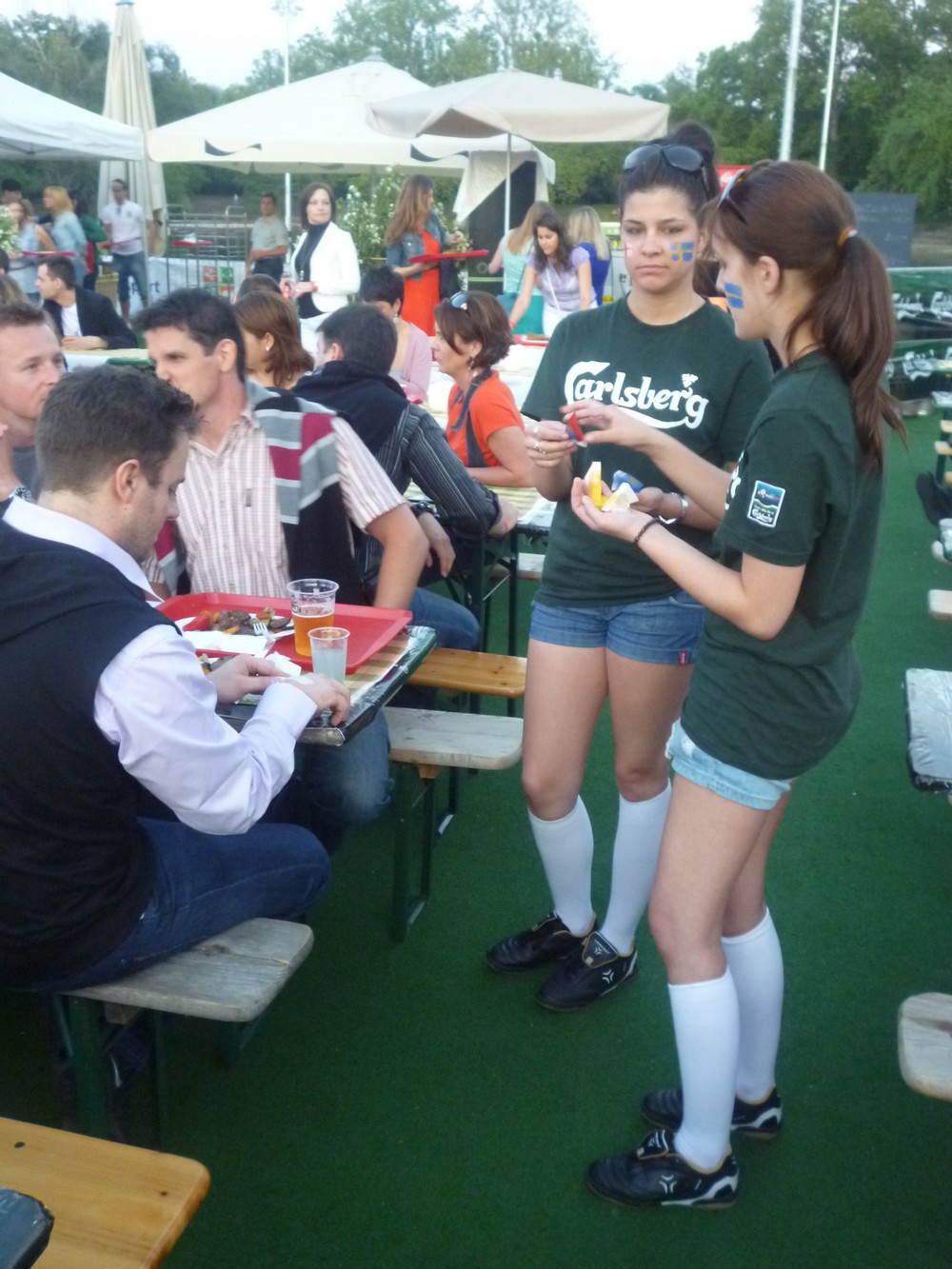 Vẽ mặt, tay… cho các CĐV