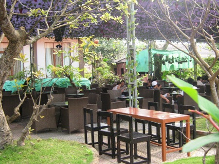 Khách vắng hoe ở quán ca phê Rozal (Ảnh chụp vào sáng 18/3) . Khách vắng hoe ở quán ca phê Rozal (Ảnh chụp vào sáng 18/3)