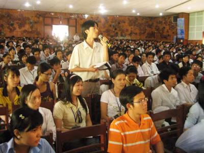 Hơn 1.000 bạn trẻ tham dự ngày hội khởi nghiệp . Ảnh: Hồng Nguyên Hơn 1.000 bạn trẻ tham dự ngày hội khởi nghiệp